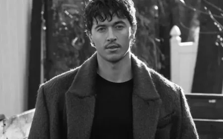 Tom Blyth on Rom-coms, Dark Thrillers and Navigating Hollywood’s Spotlight