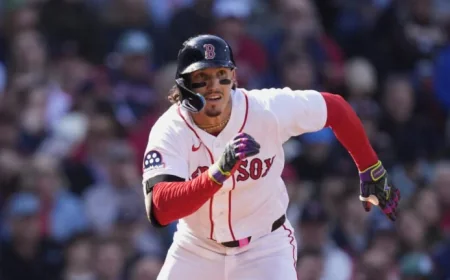 Jarren Duran Responds to Fan’s Mental Health Heckle with Gesture