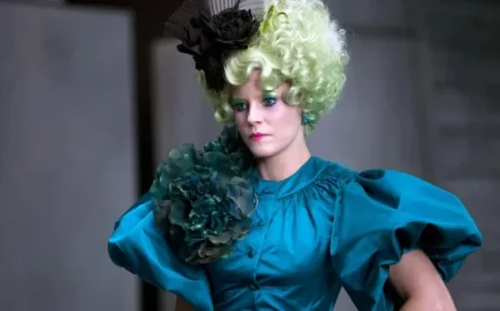Elizabeth Banks Criticizes White Women Trump Voters, Channels Effie