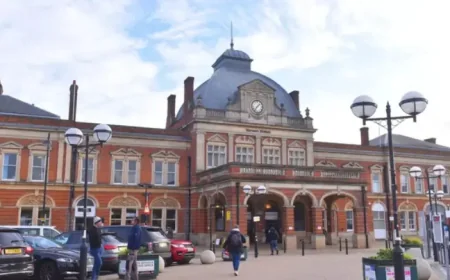 Liverpool Street trains delayed after overhead wire fault hits services