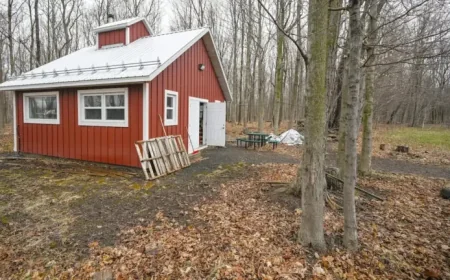 Plomb Forces Kahnawake School to Halt Maple Season