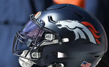 Broncos Trade for Jaylen Waddle to Offset 2026 Rookie Starter Absence