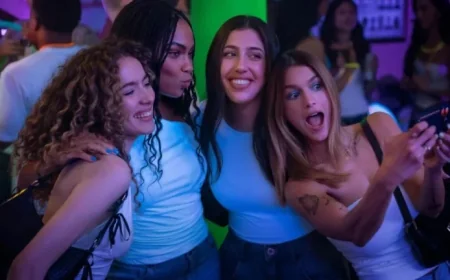 “Roommates Review: Sweet Humor and Clashing Tones Compete for Focus”