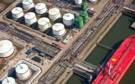 Oil Prices Fall Ahead of Weekend Market Test