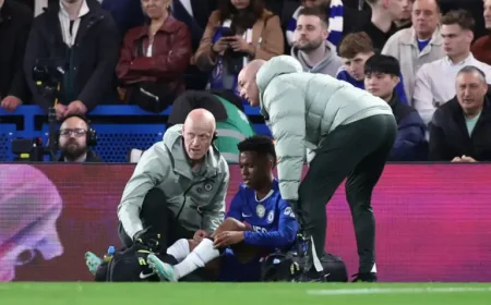 Estêvão leaves Chelsea match with pain after misstep at Stamford Bridge