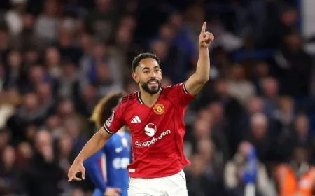 Manchester United Triumphs 1-0 Over Chelsea; Fernandes Boosts Cunha, Rosenior’s Euro Dreams Fade
