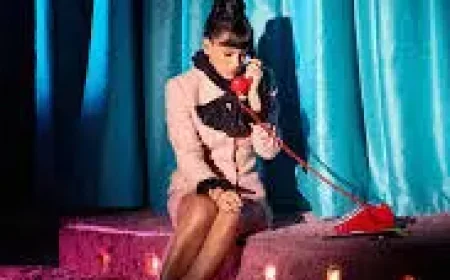 Lily Allen turns West End Girl into a live drama at the Orpheum