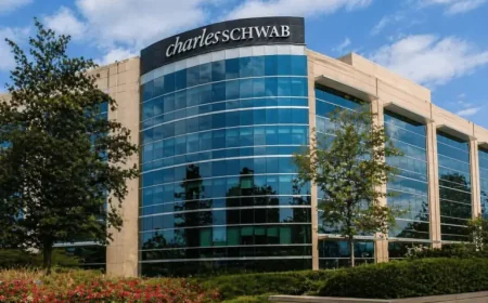 Schd Etf Dividend Yield: Early Investors See a 12.5% Return on Cost as the Fund Holds Near Highs