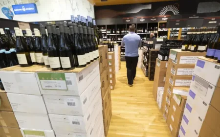 Boites Carton Saq as the August 1 inflection point approaches