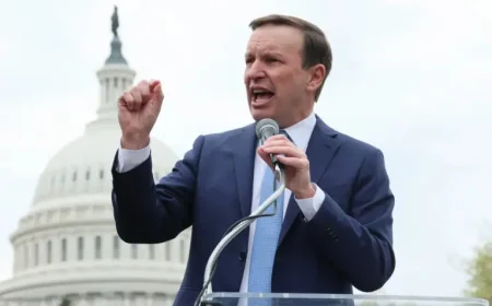 Chris Murphy applauds Iranian ships against U.S. Navy after reported Strait of Hormuz breach