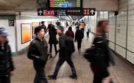 7 Train Delays Disrupt the NYC Morning Commute as Reroutes Spread