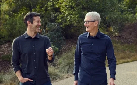 Tech Leaders and Trump React to Tim Cook’s Departure as Apple CEO