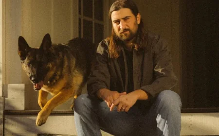 Noah Kahan Triumphs Over Fame in ‘The Great Divide’