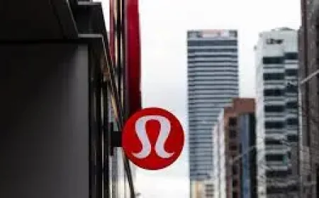 Lululemon Stock faces a turning point after the CEO shift