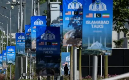 Guide De La Révolution De L’iran: A Public Face Emerges While Iran’s Power Structure Frays