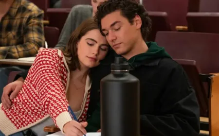 Off Campus Trailer Brings a Fake-Dating Story to the Screen