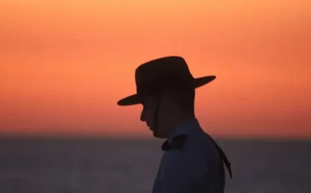 Anzac Day in Torquay: the solemn dawn service and the heckling that was condemned