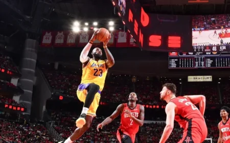 Lakers Clash with Rockets: Game 3 Live Updates