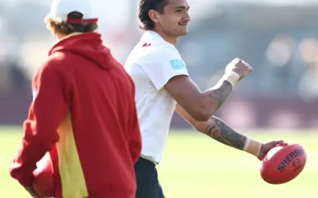 Hawthorn Vs Gold Coast live: Hawks, Suns locked in Anzac Day opener at UTAS Stadium