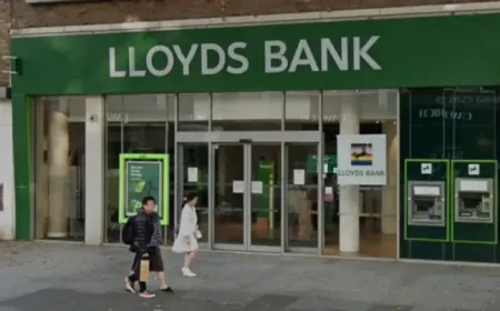 Bank customers warned as Lloyds offers up to £500 and cash bonuses
