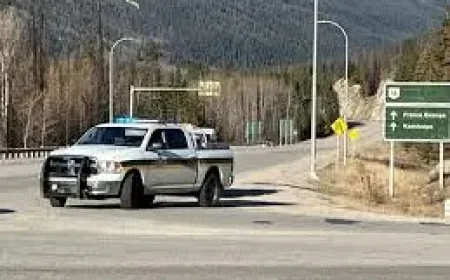 Breaking News: Rock slide shuts down highway near Jasper, Alta.