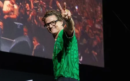 Pedro Pascal Fights Tears with Grogu at Mexico’s Mandalorian Event