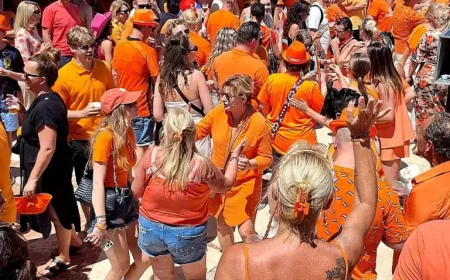 Kings Day in Torremolinos: 59th birthday celebration brings orange crowds and weekend street party