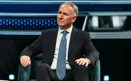 Billionaire Ken Griffin Meets NY Gov. Hochul Amid Pied-a-Terre Tax Dispute