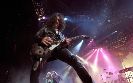 Joe Perry shows how Jimmy Page shaped the Black Burst Les Paul