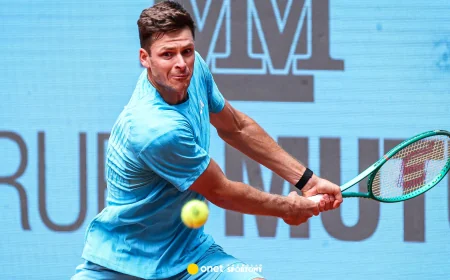 Hubert Hurkacz Beats Zachary Svajda in 85-Minute Cagliari Win