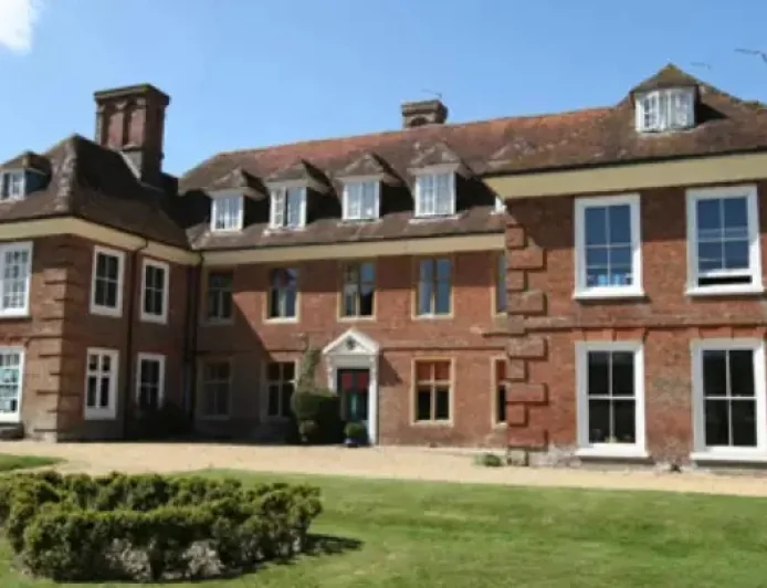 Moyles Court School to Close After 63 Years; 70 Pupils Gather for a Lasting Chess Showcase