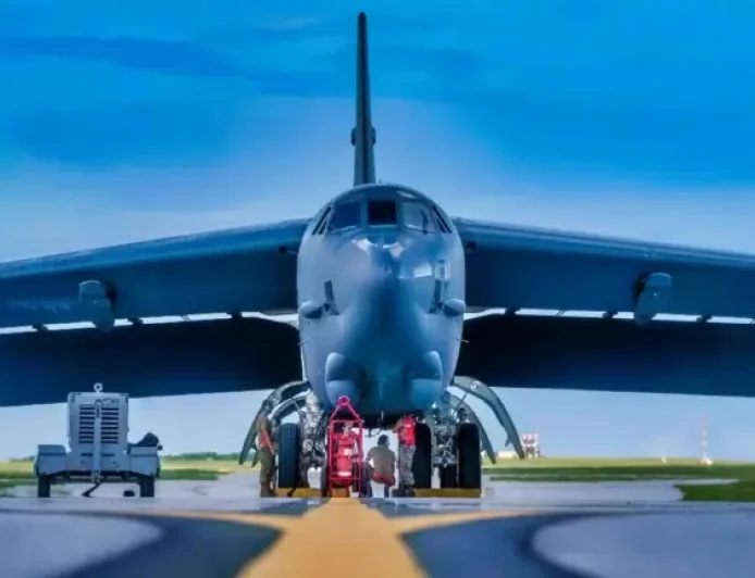 B52 Bomber Emergency Over England Exposes 3 Risks in a High-Tempo Iran Campaign