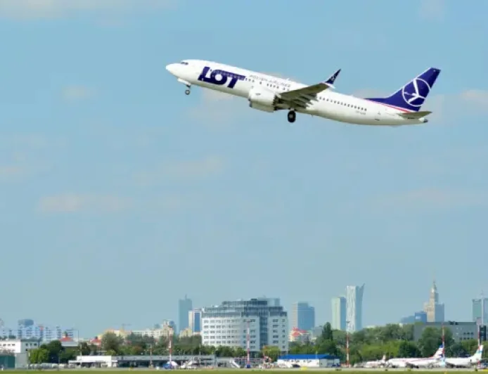 Lotnisko Chopina Warszawa bije rekord mimo odwołań lotów