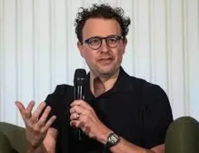 Bnn Bloomberg and the uneasy rise of Mythos in banking and government