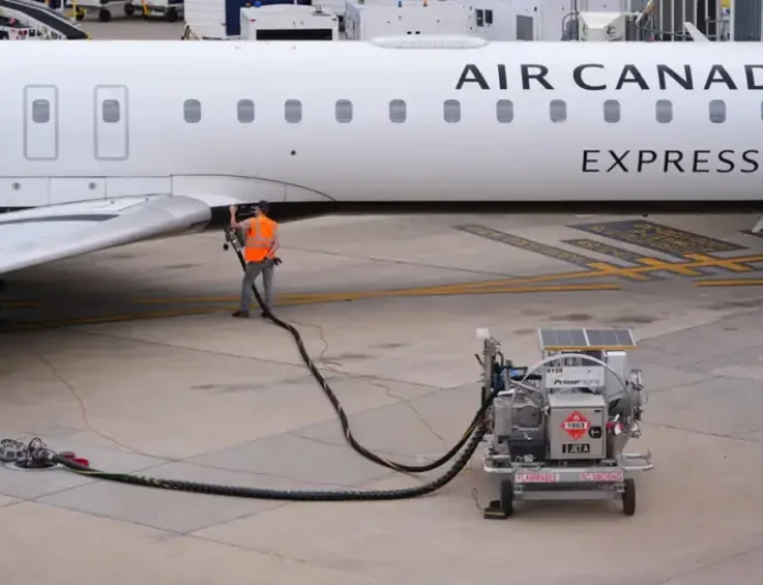 Kérosène shock: WestJet cuts capacity by 6% as fuel costs squeeze summer flights