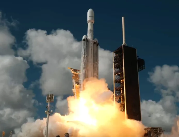 SpaceX Puts Spacex Rocket Launch Back on Wednesday After Weather Scrub