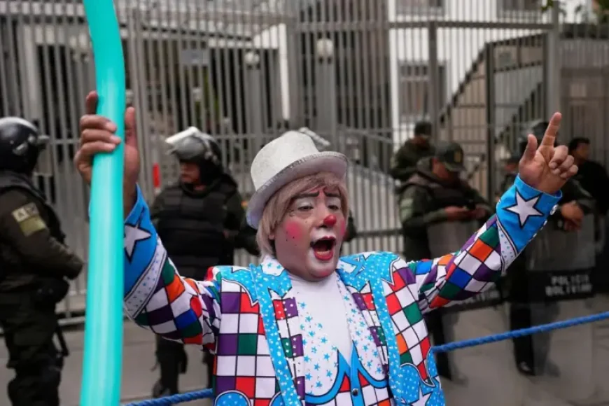 Bolivia clowns flood La Paz streets, warning school decree could wipe out livelihoods