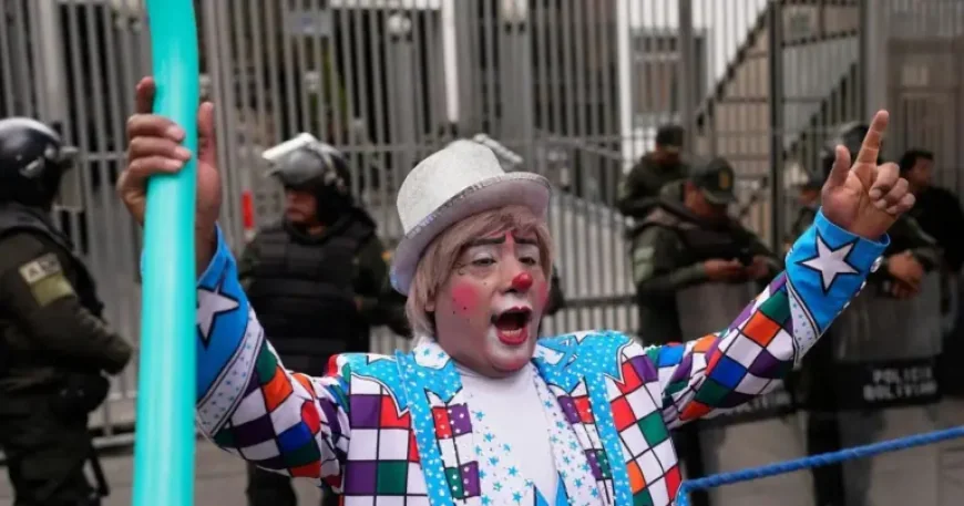 Bolivia: Clowns Take to the Streets to Protest Decree That Could Crush Their Livelihoods
