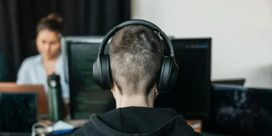 Big Tech and Wall Street Integrate AI into Performance Assessments