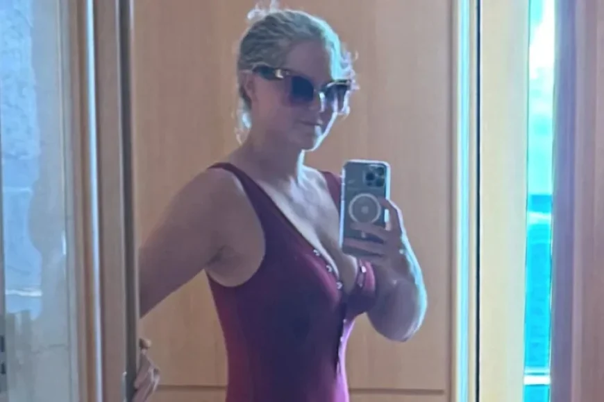 Amy Schumer Humorously Critiques Thirst Traps in Candid Swimsuit Selfie