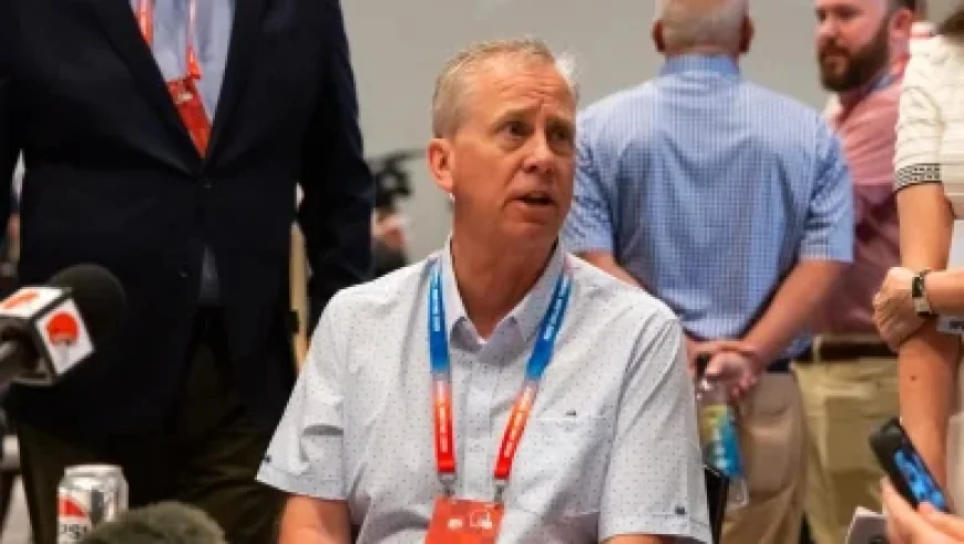 Chisora Arrives in Tank with Farage for Wilder Fight Conference