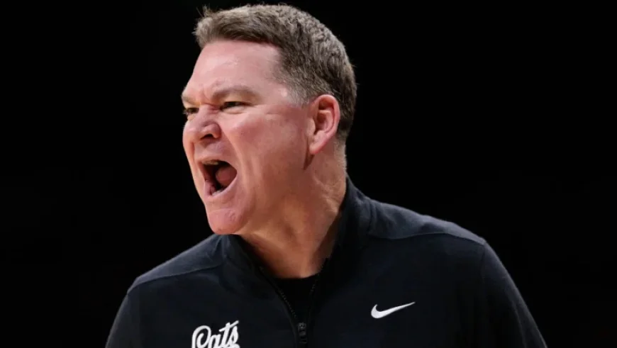 Tommy Lloyd Jokes About Fashion Mishap in UNC Colors