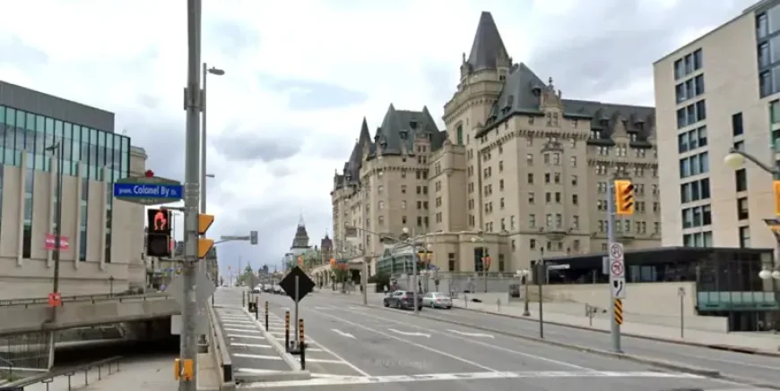 Rideau Centre: Downtown assault leaves man in life-threatening condition as investigation continues