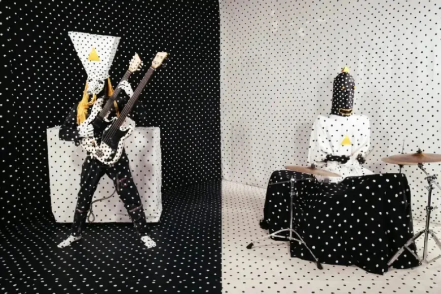 Angine De Poitrine Album reveals how a masked Quebec math-rock duo turned provocation into sellouts