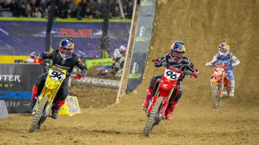 Ken Roczen wins second consecutive race in St. Louis Supercross: 5-point title chase tightens