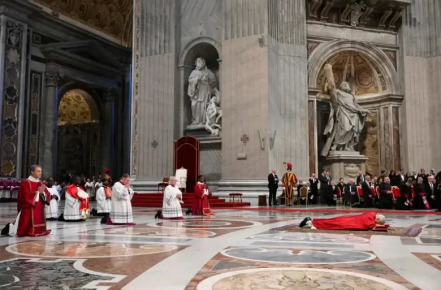Cross at the Colosseum: Pope Leo XIV Leads Good Friday Prayer in Rome