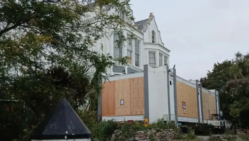 Sherwood Hotel Torquay fire sends smoke across promenade as residents told to shut windows