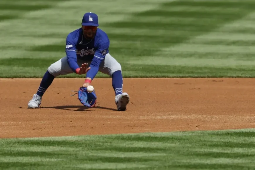 Dodgers Sideline Mookie Betts Due to Oblique Strain