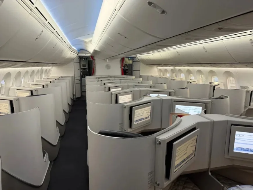 Air France Boeing 787 Business Class Review: YUL to CDG Journey