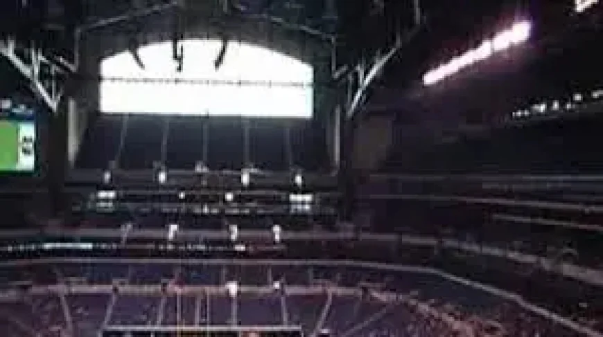 Lucas Oil Stadium and a browser warning leave readers at a dead end